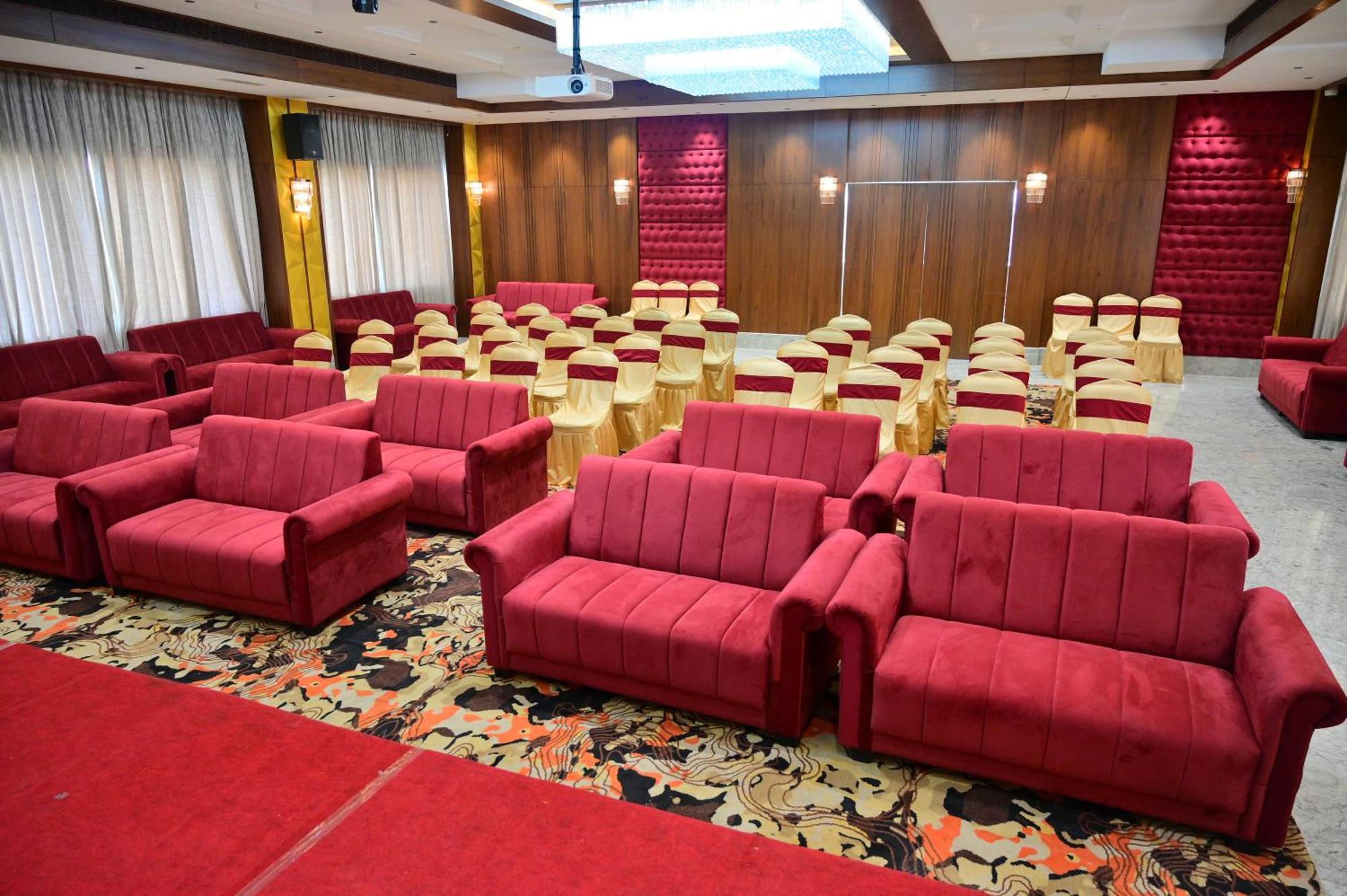 Hotel Golden Riviera Mysore Exterior photo