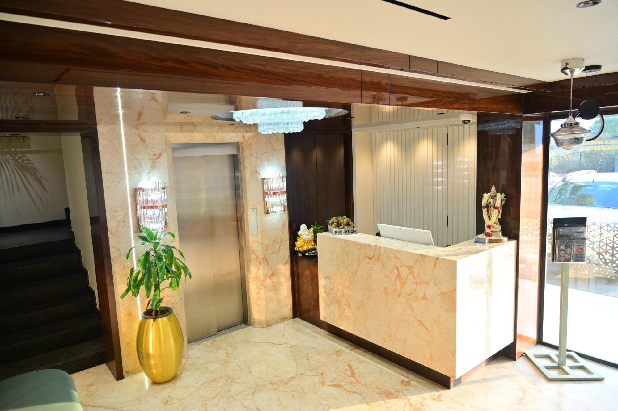 Hotel Golden Riviera Mysore Exterior photo