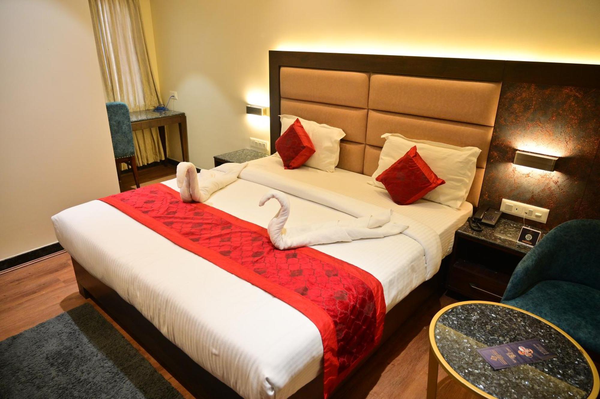 Hotel Golden Riviera Mysore Room photo
