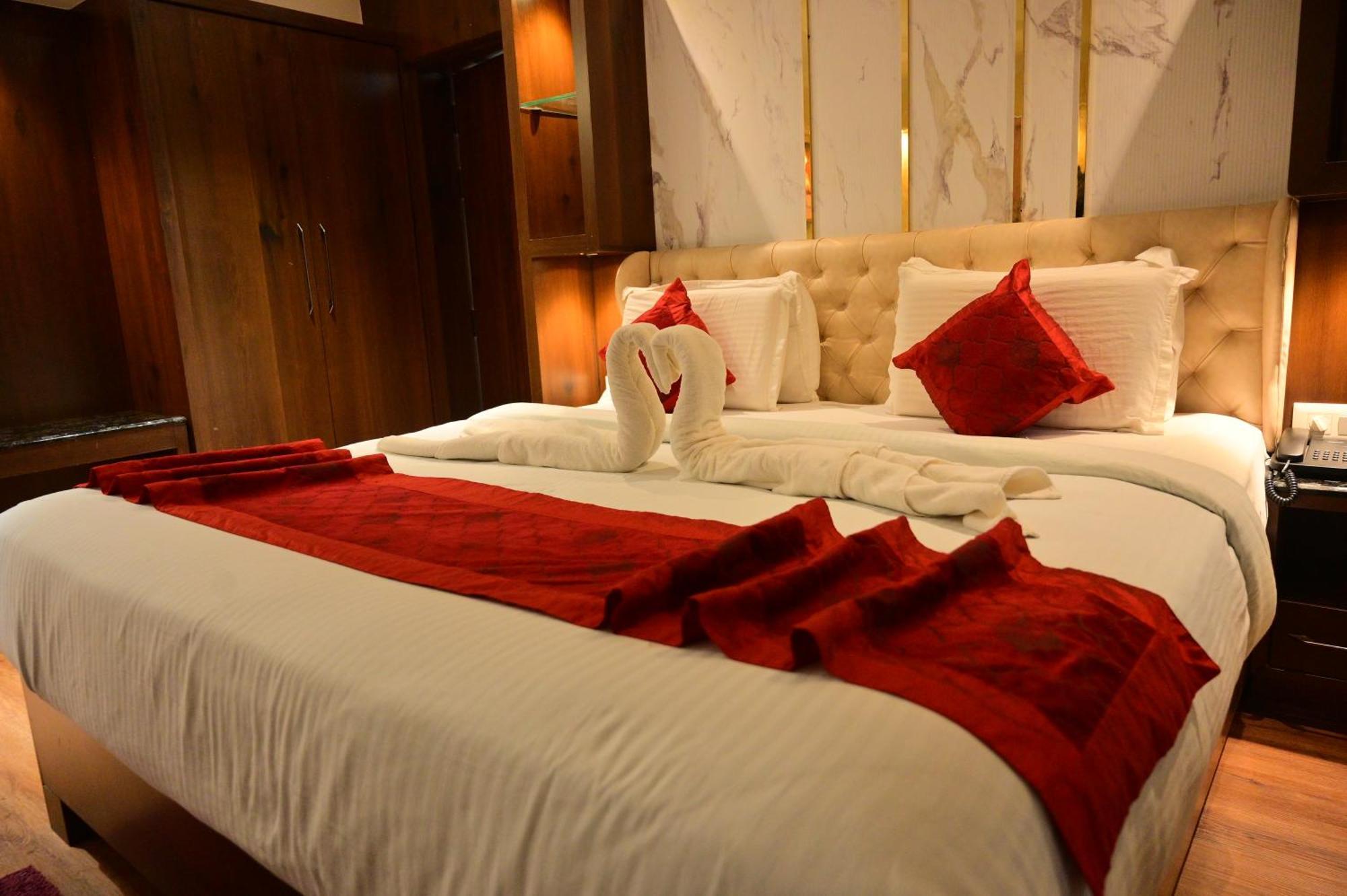 Hotel Golden Riviera Mysore Room photo